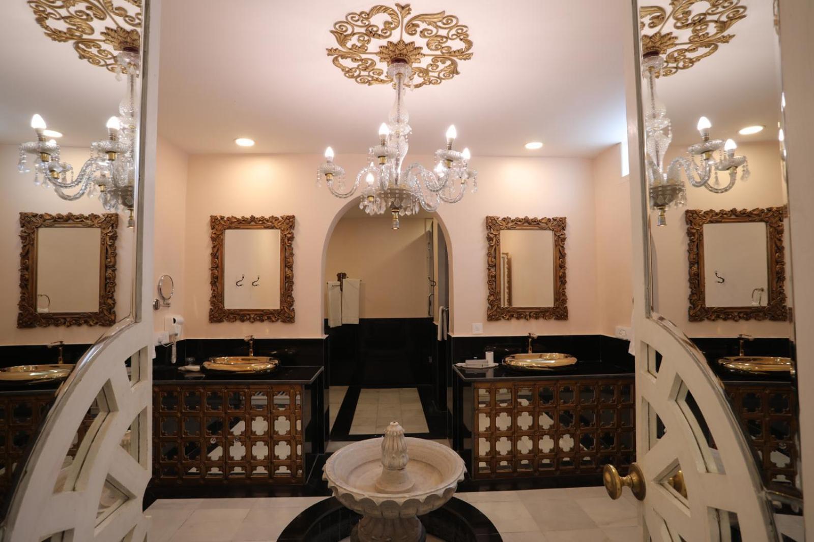 The Royal Retreat Resort & Spa Udaipur Eksteriør billede